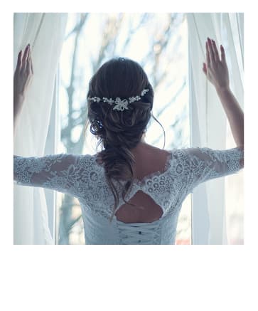 Image of a bride during photoshooting